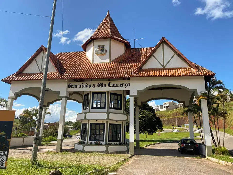 Casa Térrea à Venda em São Lourenço – Mg - Casa em Vila Carneiro, São Lourenço - à venda - Camila Ramos Imóveis