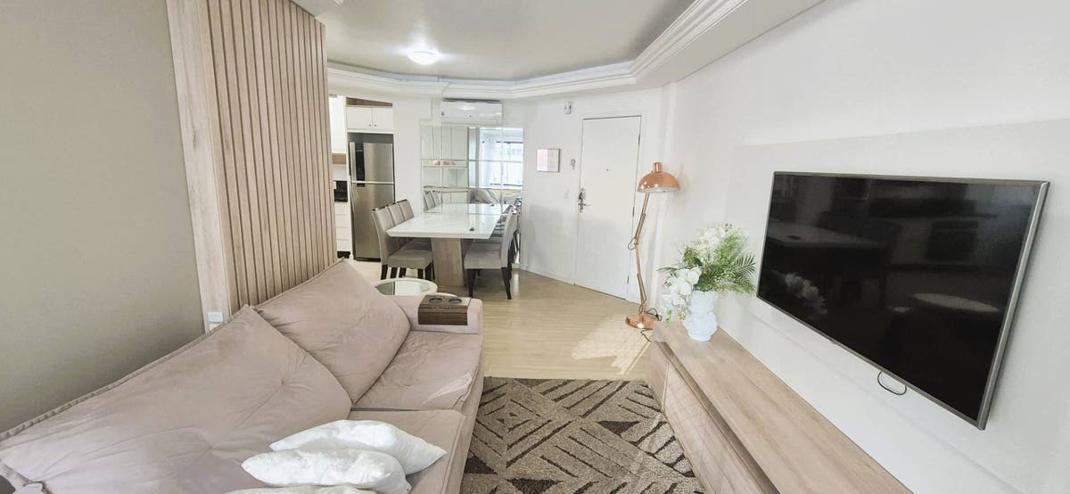 APARTAMENTO COM 2 DORMITÓRIOS, SENDO 1 SUÍTE, SACADA INTEGRADA COM CHURRASQUEIRA E GARAGEM PRIVATIVA ÓTIMA PARA CAMIONETE NO CENTRO DE BALNEÁRIO CAMBORIÚ PERTO DO SHOPPING ATLÂNTICO - Apartamento em Centro, Balneário Camboriú - à venda - CRISTINA DA SPEROTTO IMOBILIÁRIA LTDA