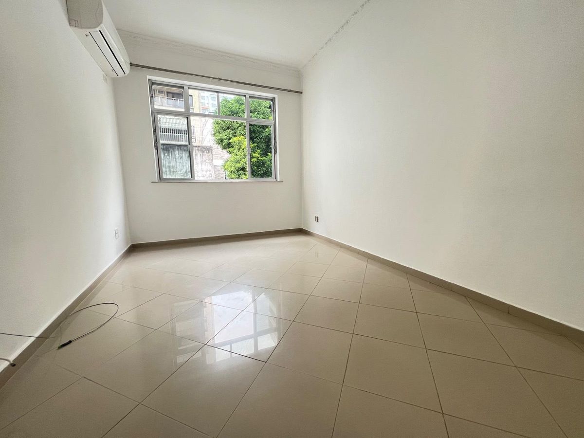 Apartamento a venda, sala em 2 ambientes, 2 quartos com armários, banheiro social, ampla cozinha, dependência completa. Rua Andrade Neves - Bairro Tijuca. - Apartamento em Tijuca, Rio de Janeiro - à venda - MIGUEZ IMOBILIÁRIA