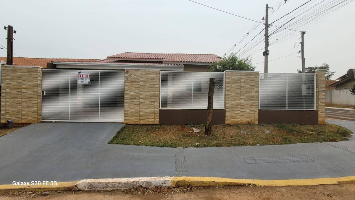 Imóvel de Esquina no Bairro São Cristóvão! - Casa em São Gabriel do Oeste - à venda - Bovicenter Negócios Imobiliários LTDA