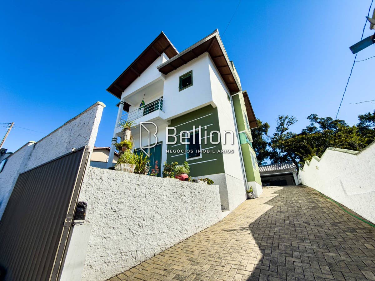 Casa à Venda com Piscina e Energia Solar | 3 Quartos, Suíte e Área de Festas - Sobrado em João Paulo II, Indaial - à venda - Bellion Negocios Imobiliarios LTDA