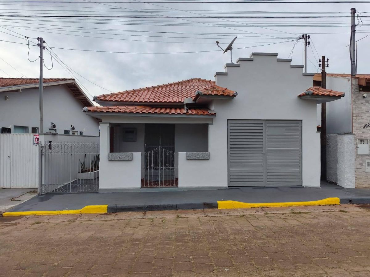 Casa para Alugar com 2 Dormitórios, Escritório, Quintal e Garagem Coberta no Centro - Avaré - Casa em Centro, Avaré - para locação - CRYSTAL IMÓVEIS