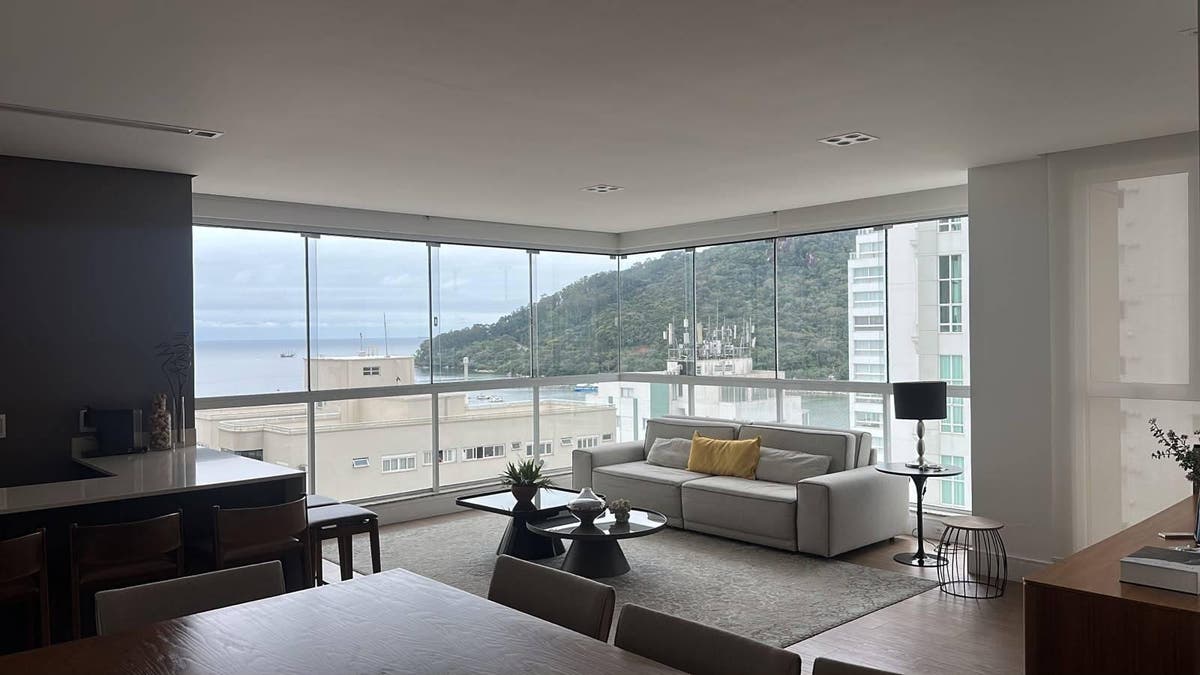 Apartamento QUADRA MAR à Venda com 3 suítes na Barra Sul em Balneário Camboriú - Apartamento em Centro, Balneário Camboriú - à venda - WOW Imobiliária Ltda
