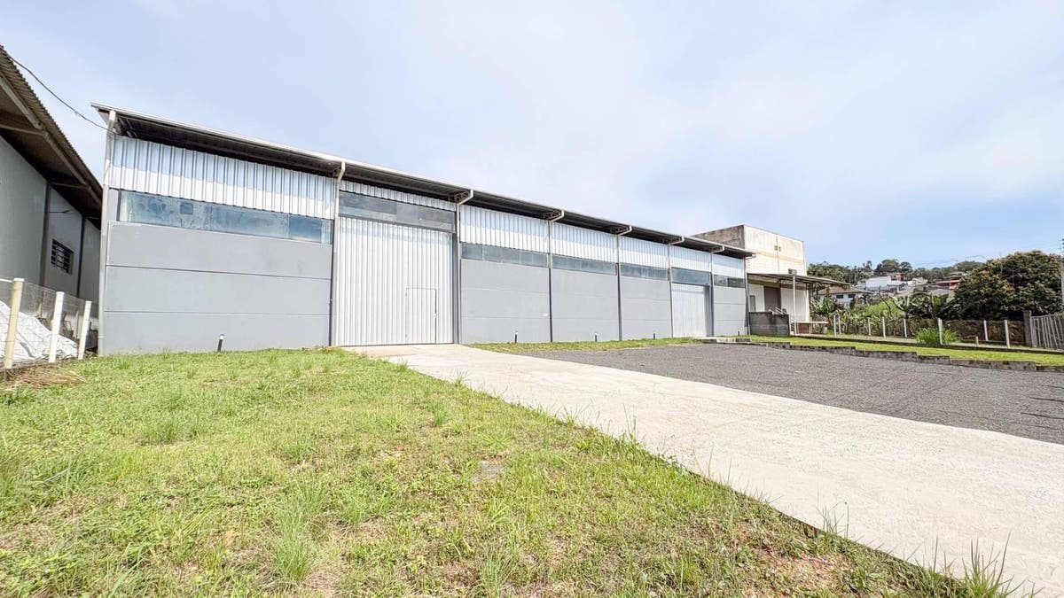 Galpão com 550m² e Pé direito duplo na Itoupava central! - Galpão em Itoupavazinha, Blumenau - para locação e à venda - CONCEITO IMOBILIARIA LTDA