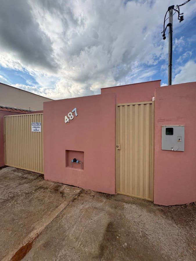 Casa com 2 quartos, Sagrada Família - Abaeté - Casa em Sagrada Família, Abaeté - para locação - Multiplus Negocios e Imoveis LTDA