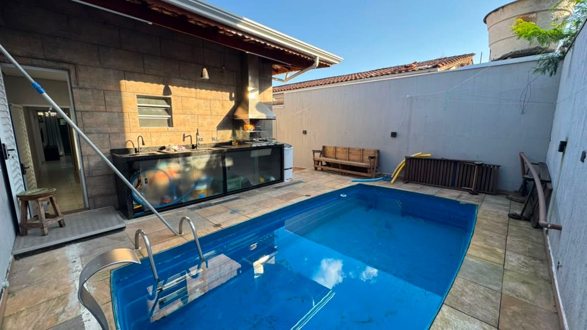 Casa à Venda na Vila Tupi em Praia Grande | 2 Dormitórios, Piscina e Área Gourmet - Casa em Tupi, Praia Grande - à venda - CONTEMPLAR IMÓVEIS LTDA