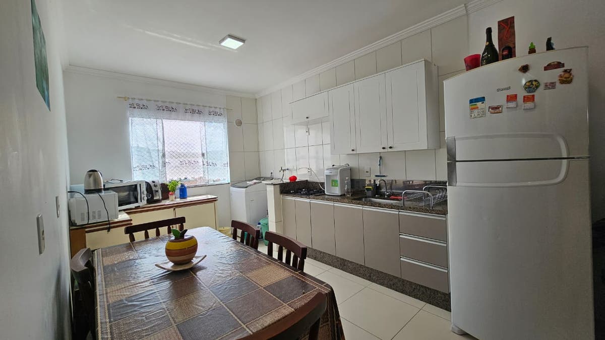 Apartamento espaçoso semimobiliado à venda com 2 dormitórios bairro Santa Regina em Camboriú SC - Apartamento em Santa Regina, Camboriú - à venda - Ilaini Imóveis