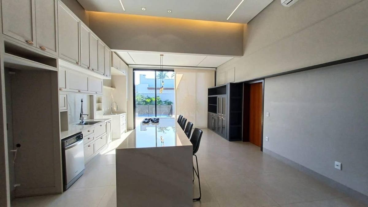 Casa com 3 quartos, 3 suítes