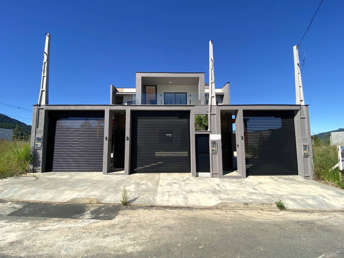 Geminado Duplex | Três Rios do Norte | 3 quartos (1 suíte) | 149m² - Casa Geminada em Três Rios do Norte, Jaraguá do Sul - à venda - MACROimoveis.com