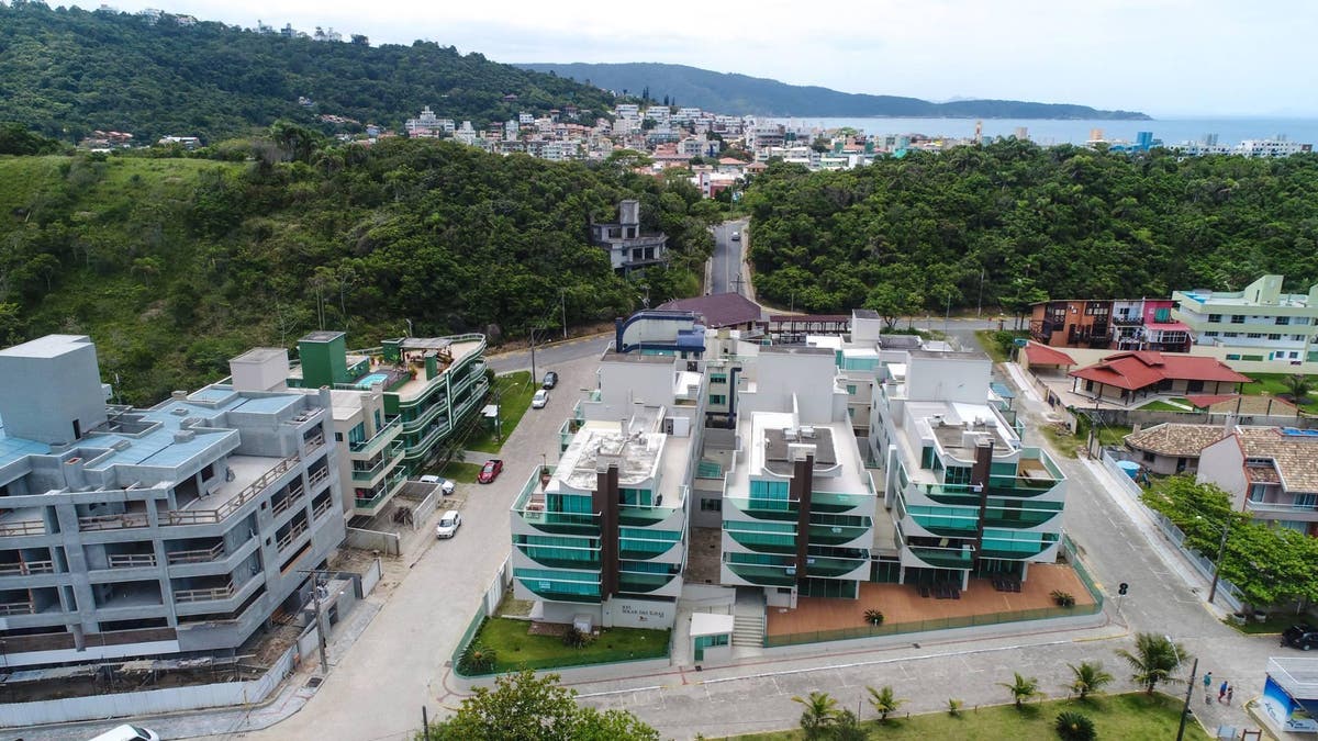 237 03 Dormitórios - Bloco Arvoredo - Residencial Solar das Ilhas - R$ 1.500.000,00 - Apartamento em Praia de 4 Ilhas, Bombinhas - à venda - Fábio Marques Dauer