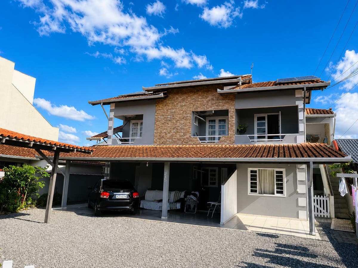 Prédio Residencial com 5 Unidades em Av. de Alto Fluxo em Itapoá - Casa em Itapema do Norte, Itapoá - à venda - Imobiliaria Patricia Claudino