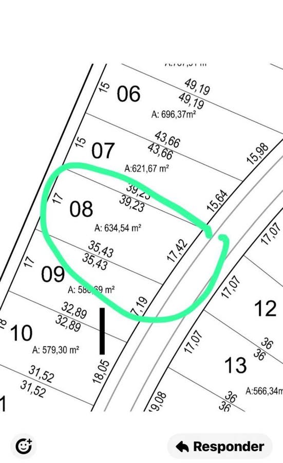 Plano de lotes com marcações e medidas.