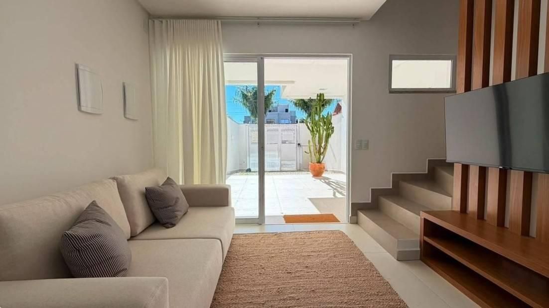 Sobrado Triplex 3 Suítes Praia Mariscal Bombinhas SC - Casa Geminada em Mariscal, Bombinhas - à venda - Imobiliária Rota do Sol
