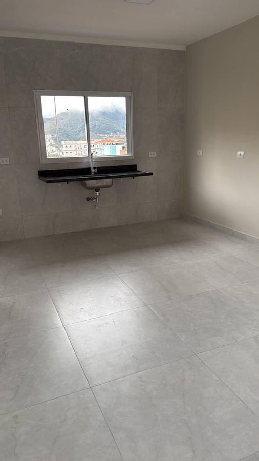 Cozinha com parede de cerâmica