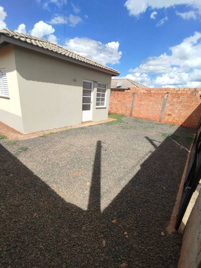 Casa para Alugar com 2 Quartos e Entrada para Carros no bairro Água Branca II - Avaré - Casa em Residencial Água Branca II, Avaré - para locação - CRYSTAL IMÓVEIS