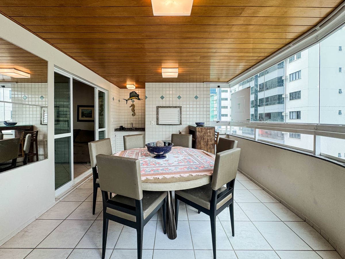 Apartamento quadra mar com 3 quartos à venda no Edifício Palmeiras Park em Balneário Camboriú - Apartamento em Barra Sul, Balneário Camboriú - à venda - Desc Imóveis