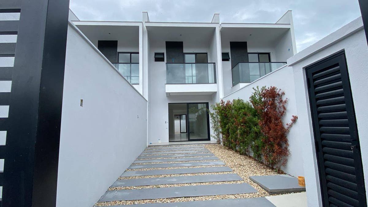 Sobrado 2 Suítes Praia Morrinhos Bombinhas SC - Casa Geminada em Morrinhos, Bombinhas - à venda - Imobiliária Rota do Sol