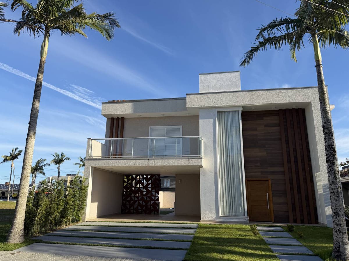 Casa em Condomínio Fechado Com 4 Quartos (Sendo 02 Suítes) - Casa de Condomínio em Barra do Sai, Itapoá - à venda - Imobiliaria Patricia Claudino