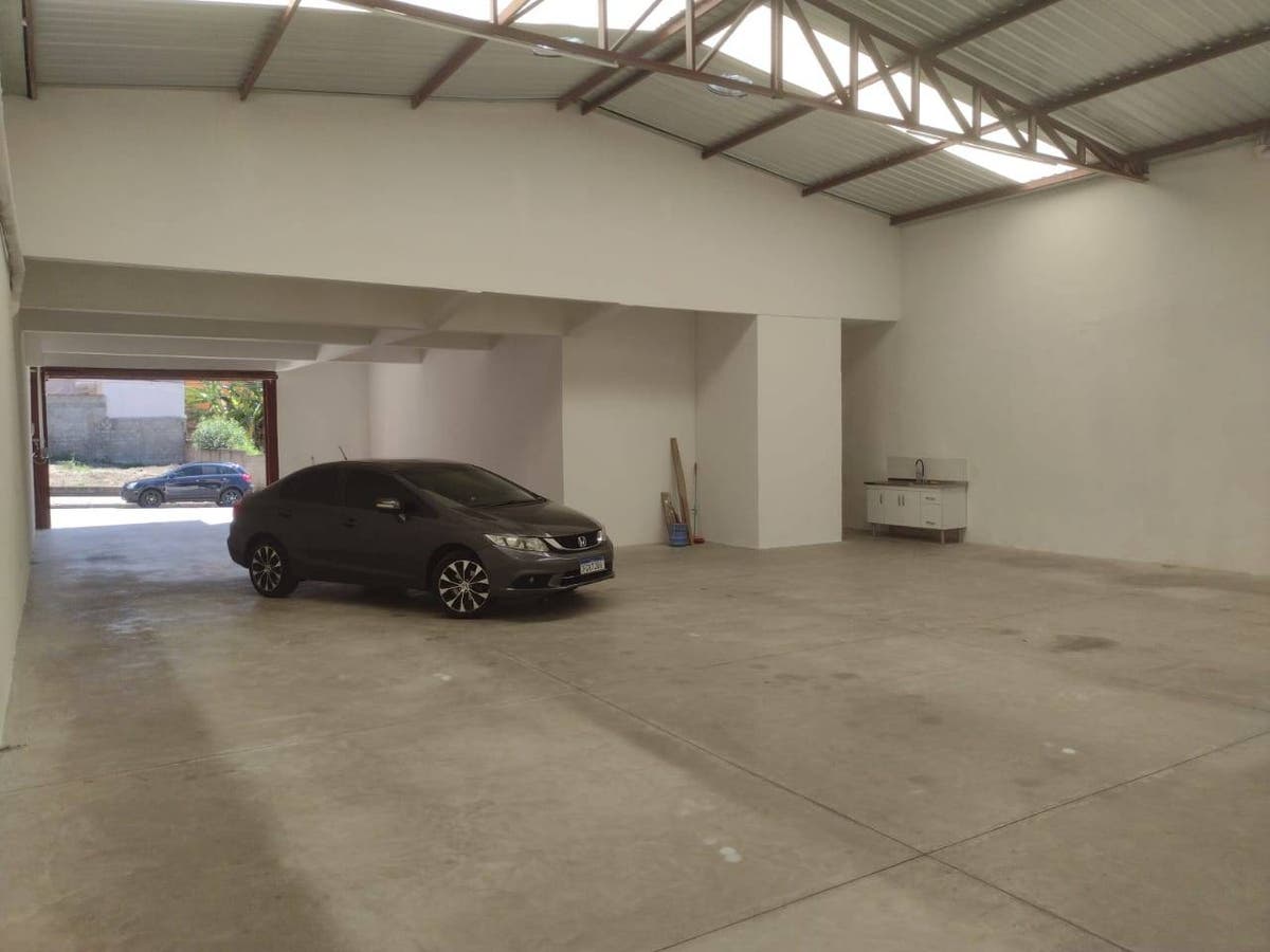 Barracão para alugar, 220m² por R$ 6.000,00/mês - Jardim das Hortênsias - Poços de Caldas/MG - Comercial em Jardim das Hortênsias, Poços de Caldas - para locação - Lago e Cunha Imóveis