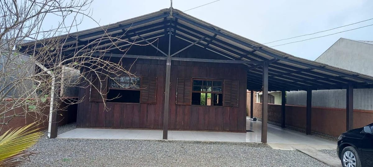 CASA DE MADEIRA BARRA DO SAÍ - Casa em Itapema do Saí, Itapoá - à venda - EVEREST INVESTIMENTOS IMOBILIARIOS