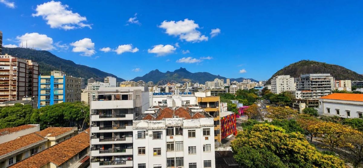 APARTAMENTO À VENDA JUNTO A ESTAÇÃO DE METRÔ - RUA SÃO FRANCISCO XAVIER (TIJUCA) - SALA, 3 QUARTOS, 1 BANHEIRO SOCIAL, COZINHA COM ARMÁRIOS, DEPENDÊNCIA COMPLETA (QUARTO, BANHEIRO E ÁREA DE SERVIÇO) - 75 m² - 1 VAGA NA ESCRITURA. - Apartamento em Tijuca, Rio de Janeiro - à venda - MIGUEZ IMOBILIÁRIA