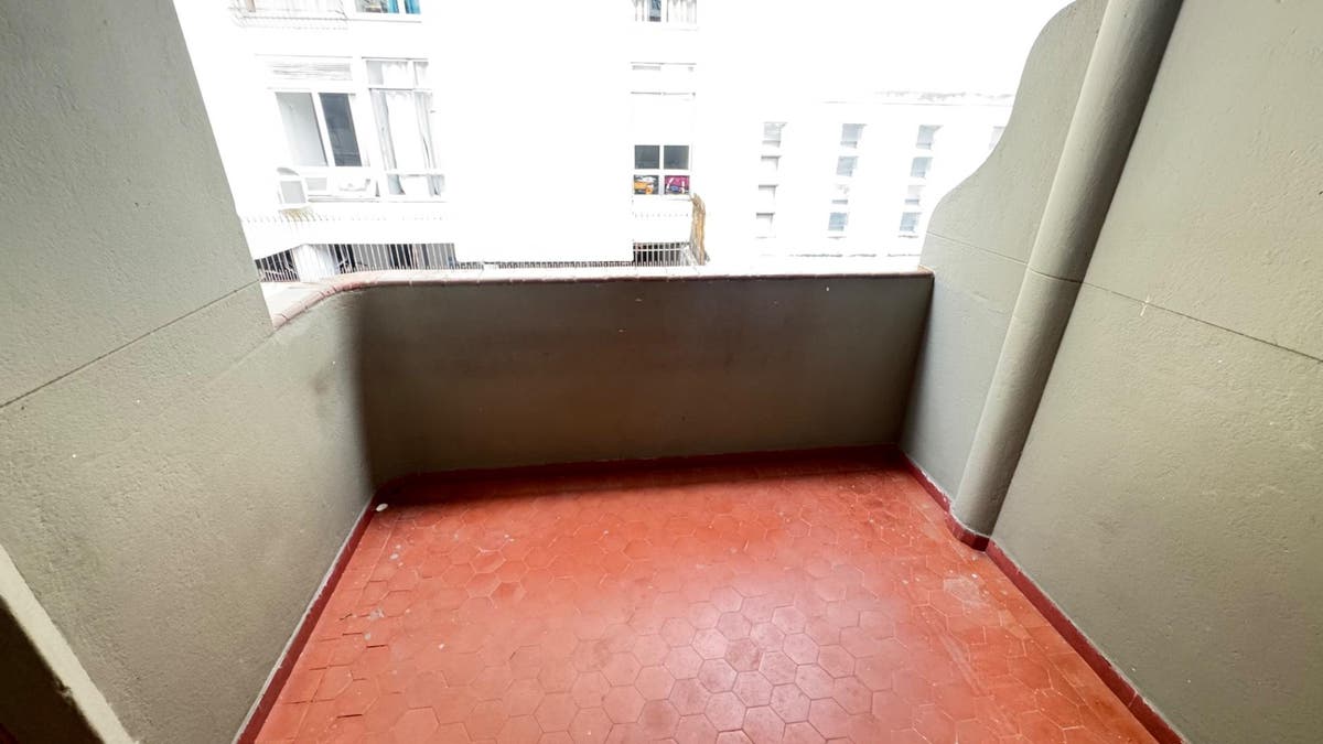 Alugo Casa, rua Bento Liboa, varanda, 3 quartos com área de serviço - Casa em Catete, Rio de Janeiro - para locação - MIGUEZ IMOBILIÁRIA