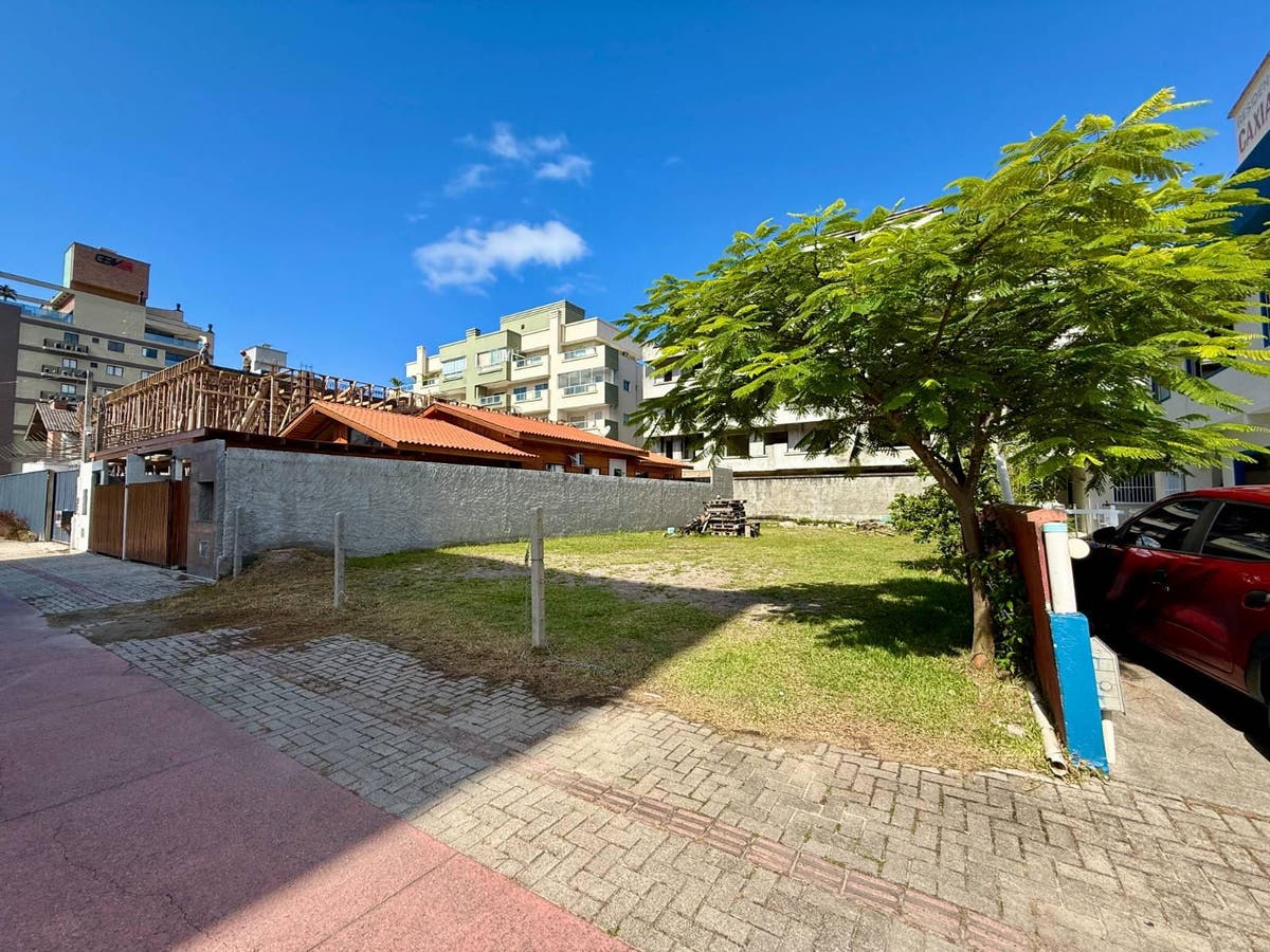 Terreno à venda na Praia de Bombas Bombinhas SC - Lote/Terreno em Bombas, Bombinhas - à venda - Imobiliária Rota do Sol