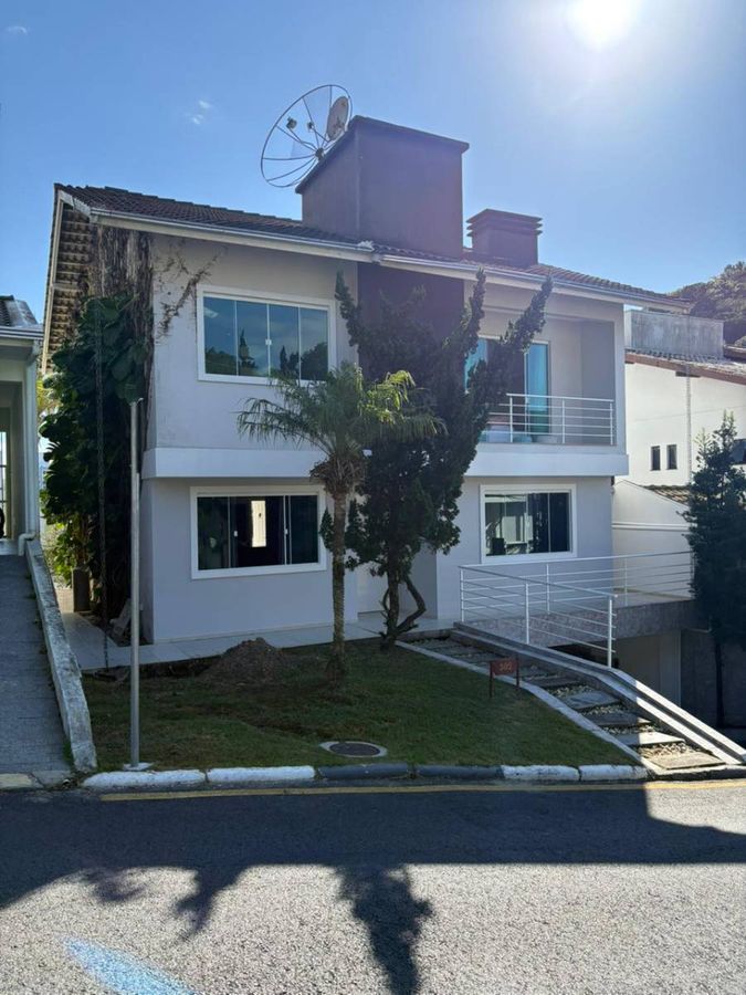 Casa com 3 Suítes e Piscina no Condomínio Ariribá para locação - Casa de Condomínio em Ariribá, Balneário Camboriú - para locação - TAB Imóveis