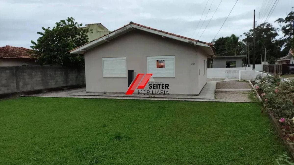 Casa térrea de esquina com amplo terreno na Armação, próxima à praia, Florianópolis - Casa em Ribeirão da Ilha, Florianópolis - à venda - Seiter Imobiliária