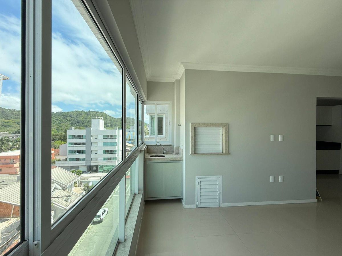 Apartamento com 02 dormitórios à venda no Bairro Vila Real Ed. Villa Francisco - Apartamento em Vila Real, Balneário Camboriú - à venda - Desc Imóveis