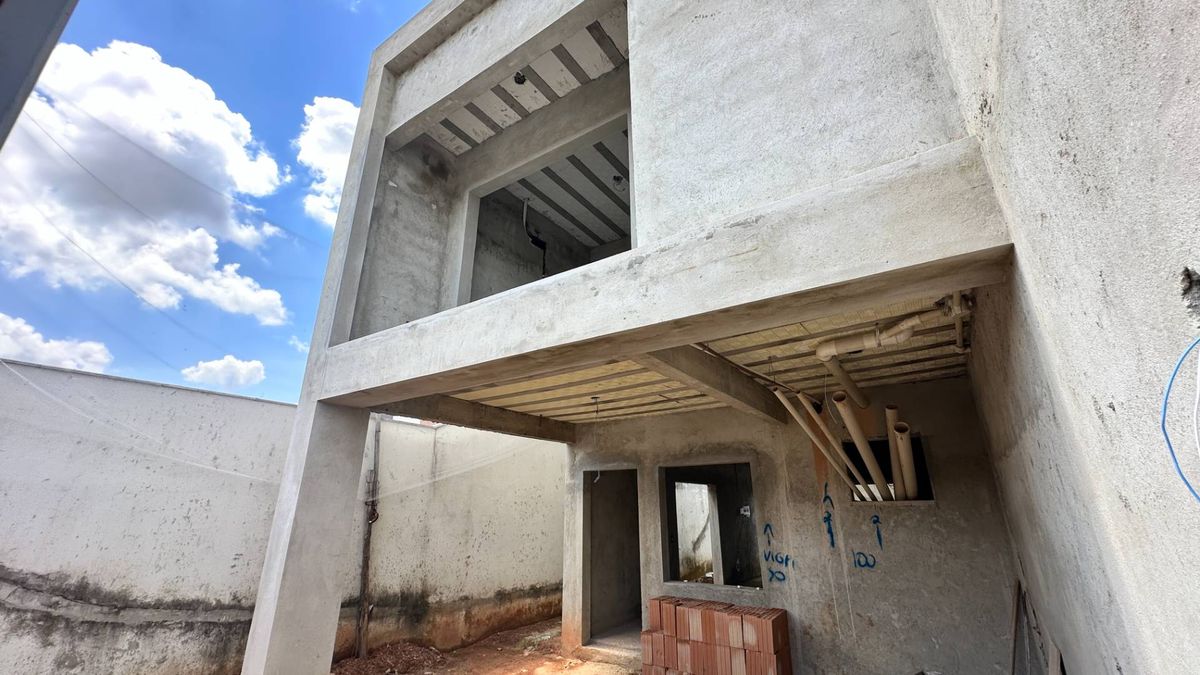 Linda casa duplex em construção no Guarujá Mansões - Duplex em Guarujá Mansões, Betim - à venda - Via M Empreendimentos Imobiliários Ltda