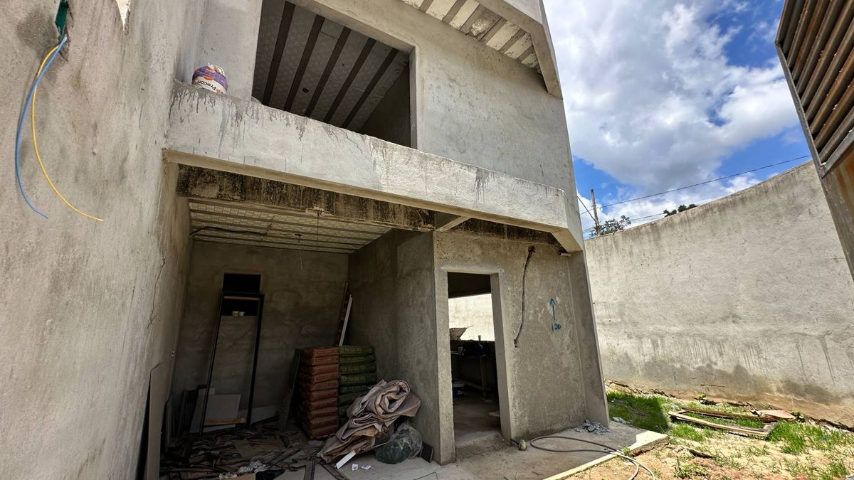 Linda casa duplex de esquina em construção no Guarujá Mansões - Duplex em Guarujá Mansões, Betim - à venda - Via M Empreendimentos Imobiliários Ltda