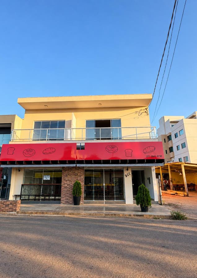 Prédio comercial fachada moderna
