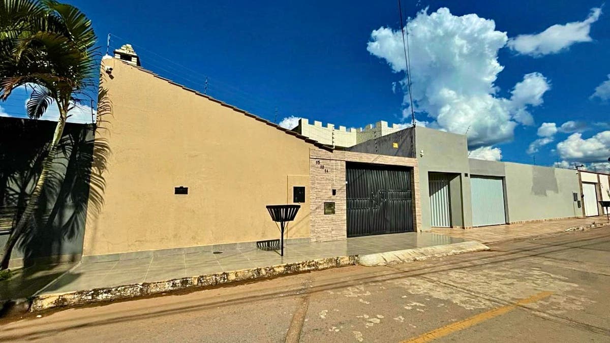 Casa de Alto Padrão à Venda no SMSE Conjunto 15 – Setor de Mansões | 4 Quartos - Casa em Samambaia Sul (Samambaia), Brasília - à venda - Milton Aparecido Correa