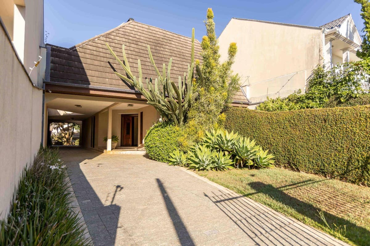 Casa com Quintal no Vista Alegre - Casa em Mercês, Curitiba - à venda - D18