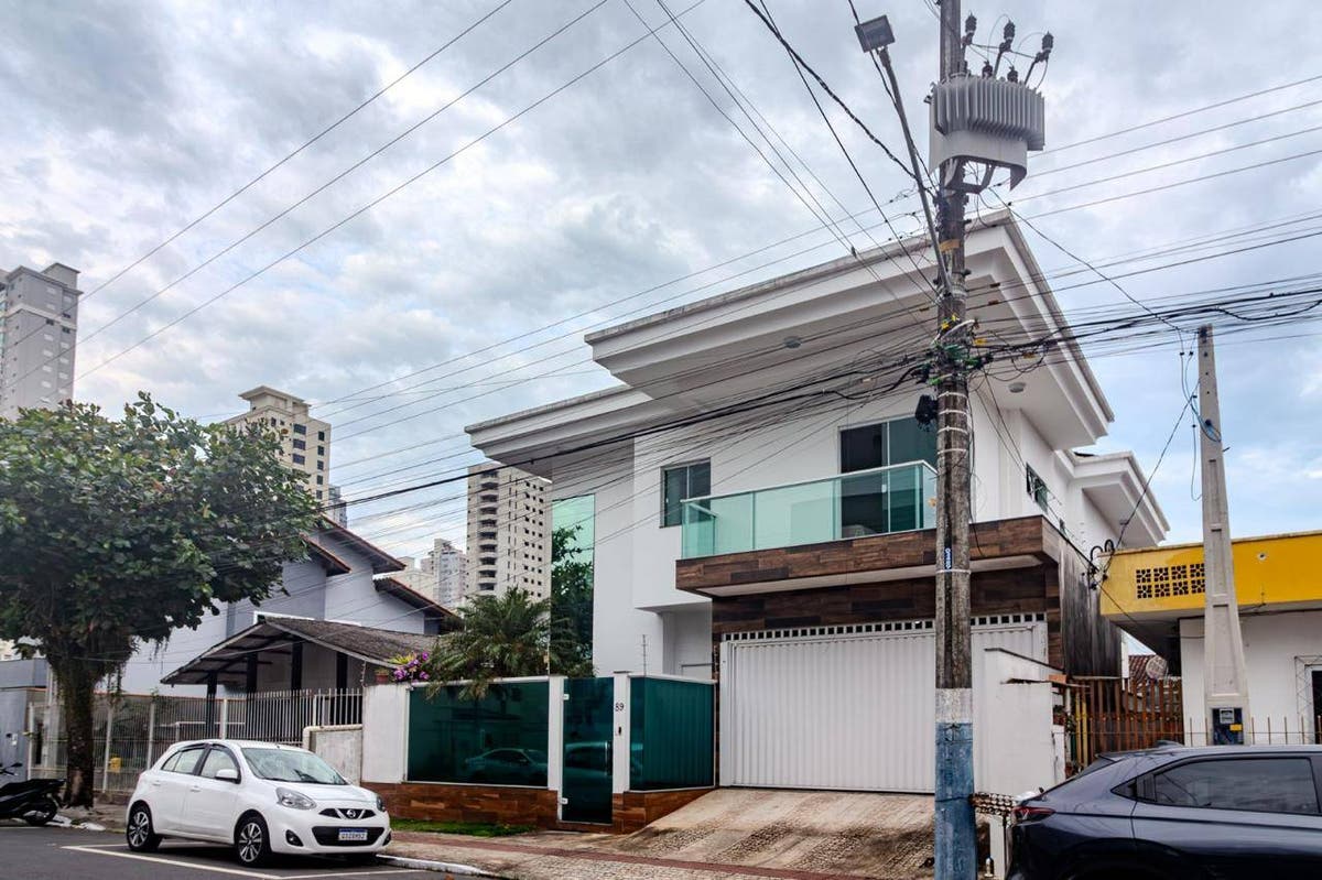 🏡 Casa Moderna de Alto Padrão com Piscina Aquecida – Centro de Balneário Camboriú - Casa em Centro, Balneário Camboriú - à venda - GJ Imóveis LTDA