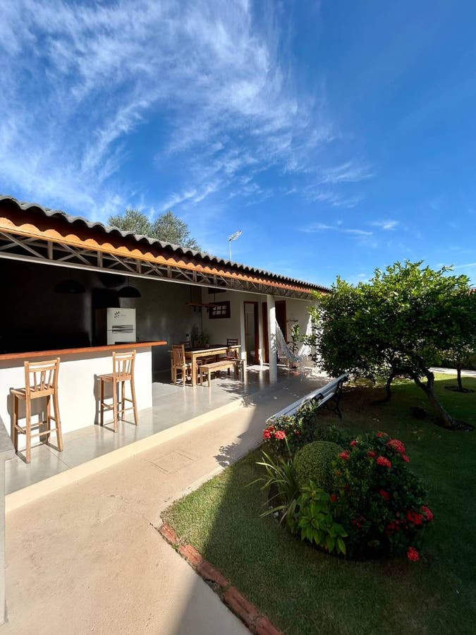 Casa à Venda com 2 Suítes, Amplo Quintal com Árvores Frutíferas, Edícula Completa e Garagem para 4 Carros em Residencial Village - Avaré - Casa em Residencial Village, Avaré - à venda - CRYSTAL IMÓVEIS