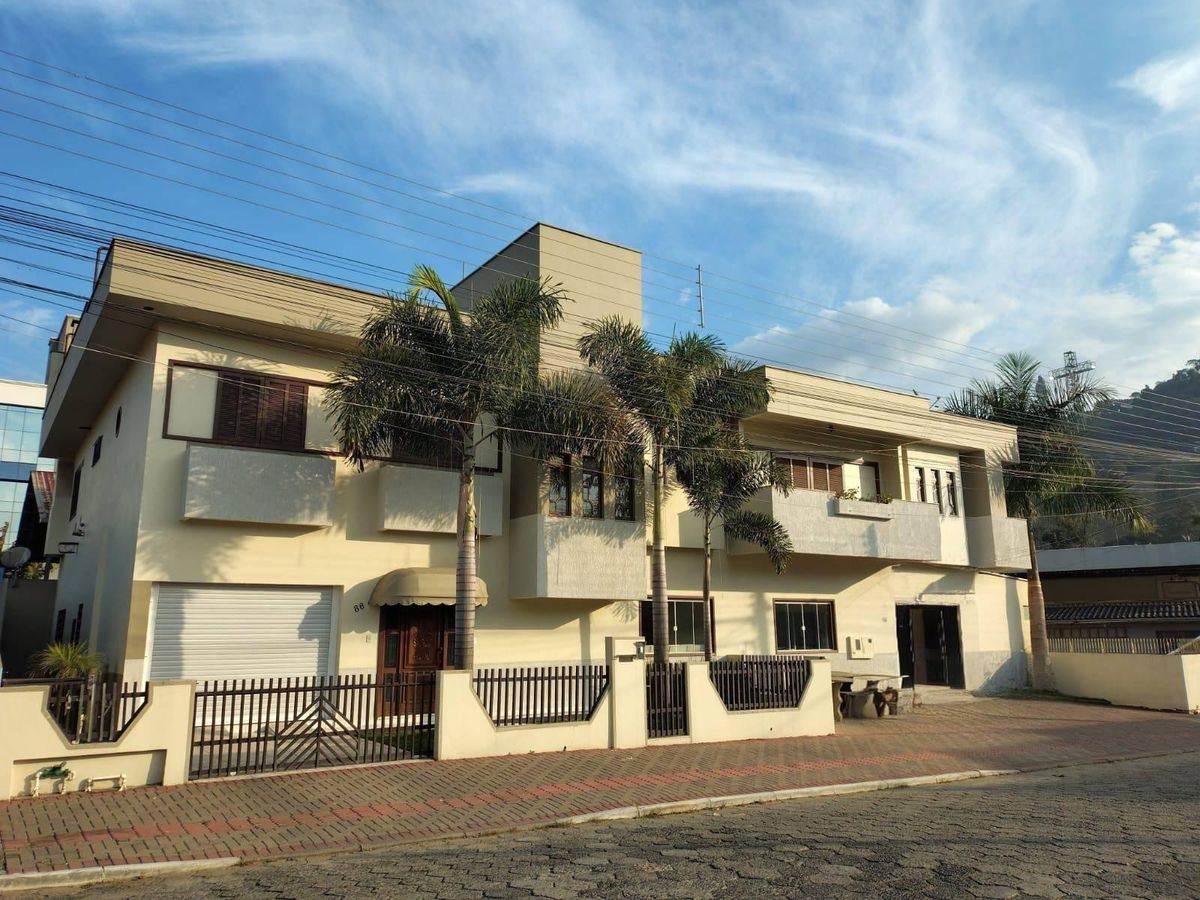 Linda e ampla casa à venda no Centro de Ituporanga-SC - Casa em Ituporanga - à venda - SCHEFFER & NASCIMENTO NEGOCIOS IMOBILIARIOS LTDA