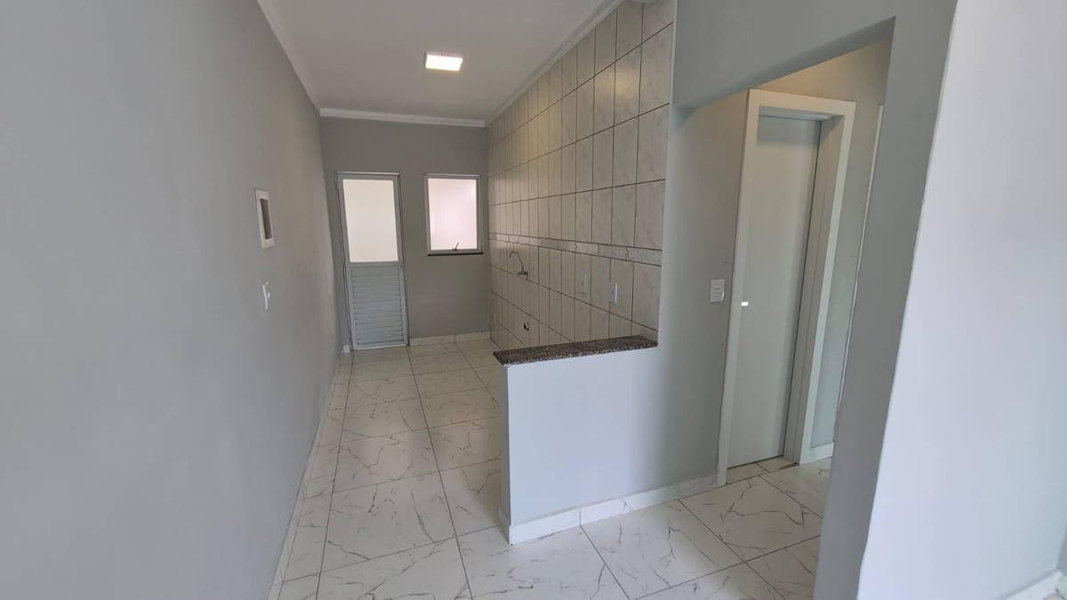 Aluguel Casa com 2 Dormitórios Bairro Lídia Duarte - Casa em Lídia Duarte, Camboriú - para locação - Ilaini Imóveis