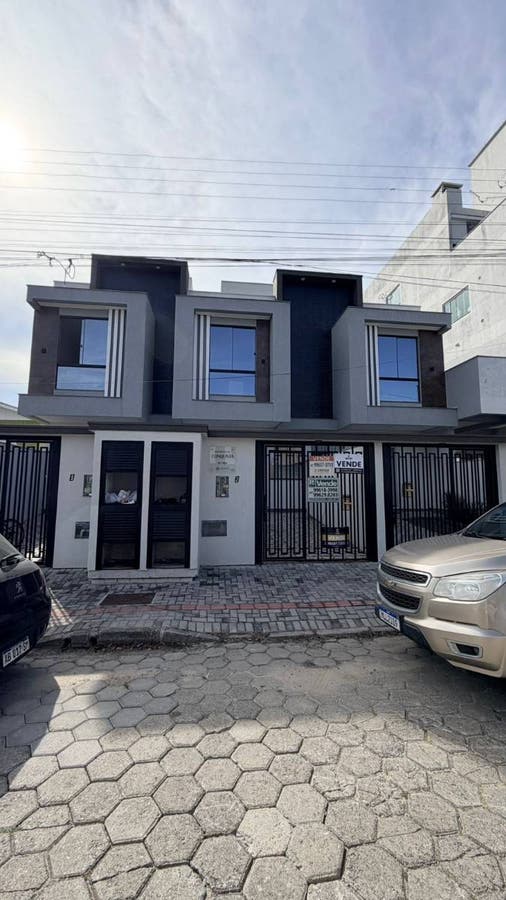 Sobrado de 2 Suítes à Venda no Bairro Bombas - Bombinhas/SC - Sobrado em Bombas, Bombinhas - à venda - PRIME INVESTIMENTOS