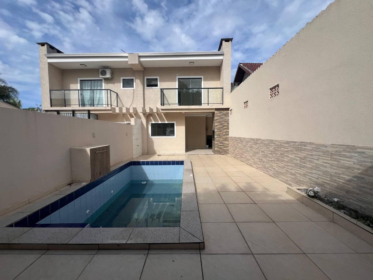 Sobrado na Barra do Sai com 04 Dormitórios e Piscina - Sobrado em Barra do Sai, Itapoá - à venda - Imobiliaria Patricia Claudino