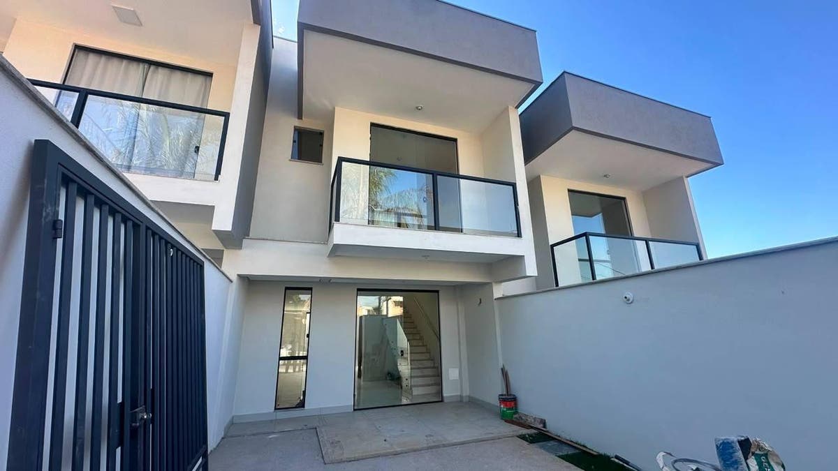 Linda Casa Duplex 3 Quartos com Suíte no Angola em Betim - Casa Geminada em Angola, Betim - à venda - Via M Empreendimentos Imobiliários Ltda