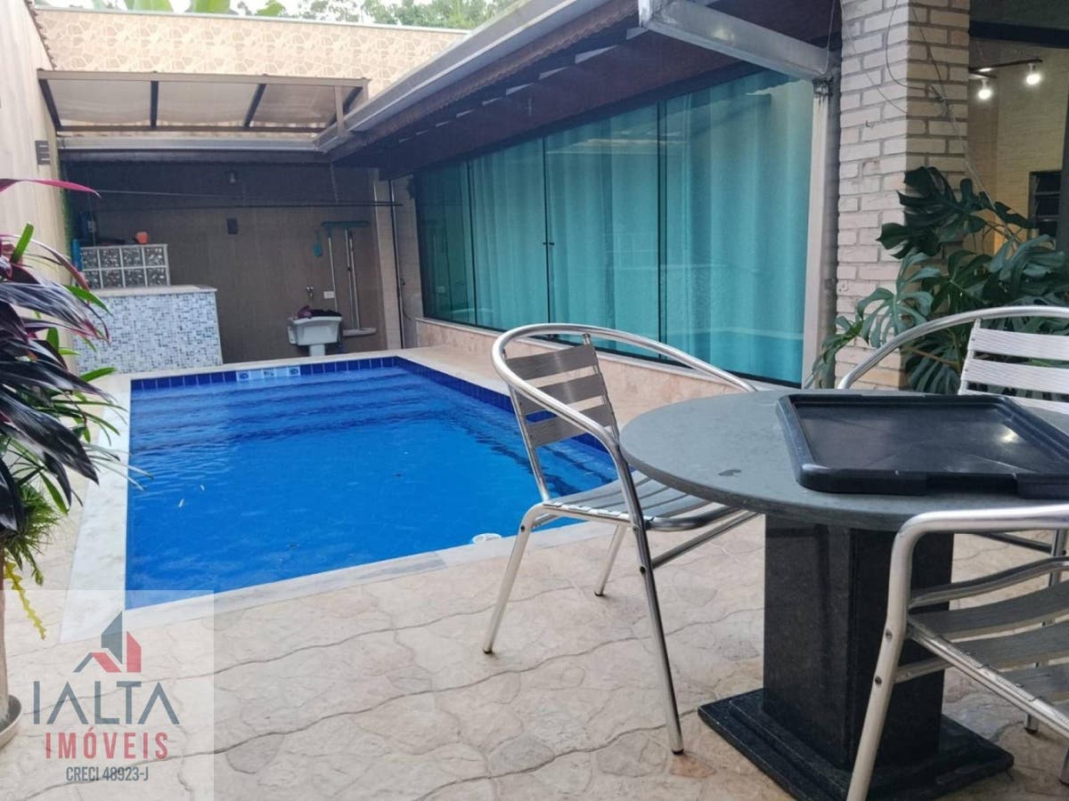 EXCELENTE SOBRADO MOBILIADO PARA LOCAÇÃO NA PRAIA MASSAGUAÇU – CARAGUATATUBA Se você busca conforto, segurança e qualidade de vida em uma das regiões mais valorizadas do Litoral Norte, esta é a oportunidade ideal. - Casa em Massaguaçu, Caraguatatuba - para locação - IALTA IMOVEIS LTDA