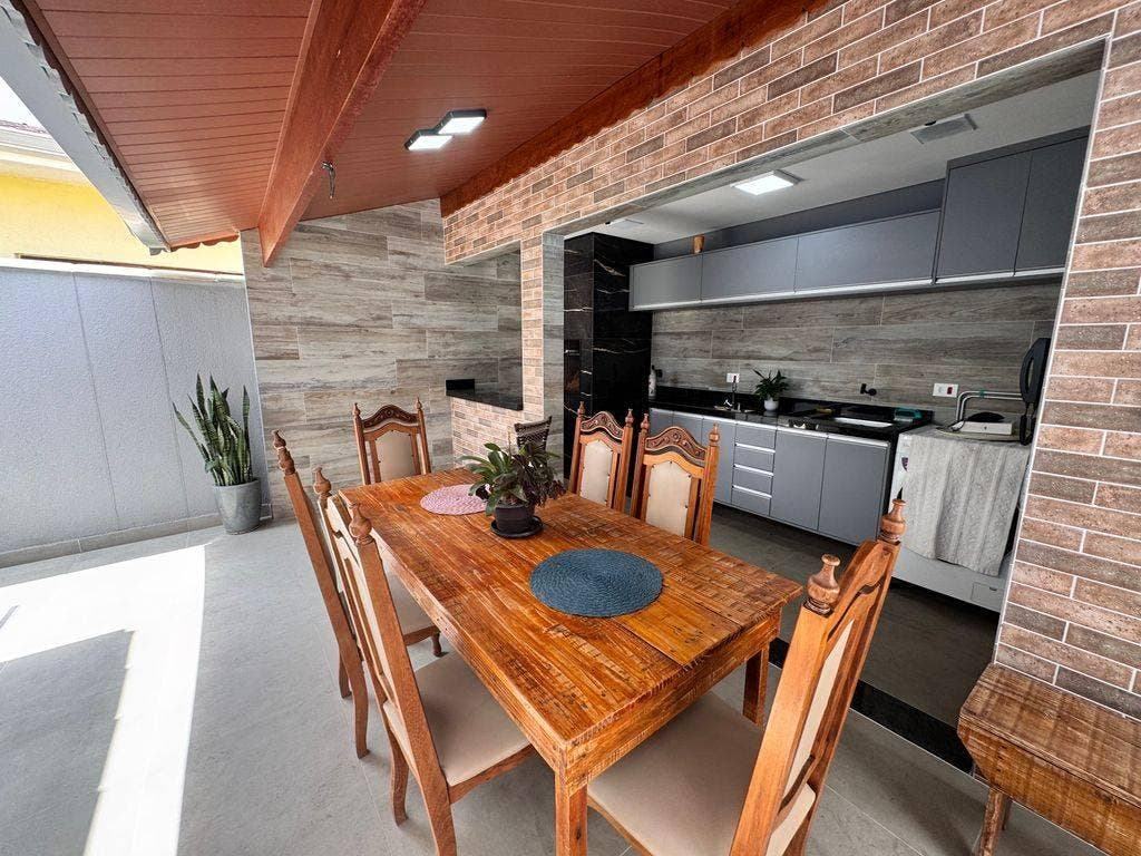 Casa à Venda em Praia Grande a 100 Metros da Praia com Piscina – R$ 1.300.000 - Casa em Maracanã, Praia Grande - à venda - CONTEMPLAR IMÓVEIS LTDA