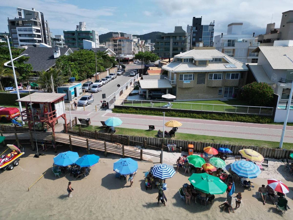 Casa Triplex Frente Mar à venda Praia Bombas Bombinhas SC - Casa em Bombas, Bombinhas - à venda - Imobiliária Rota do Sol
