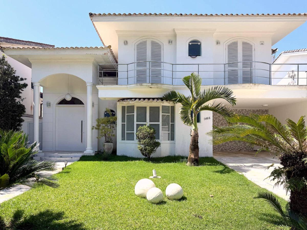Villa Minitti — Arquitetura clássica, amplitude e uma escolha sólida no Jardim Acapulco - Casa de Condomínio em Jardim Acapulco, Guarujá - à venda - G.K.N EMPREENDIMENTOS E PARTICIPAÇÕES IMOBILIÁRIAS LTDA
