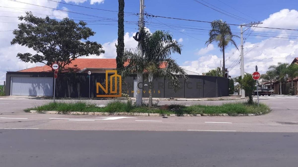 Casa térrea de esquina à venda no Jd. Regina, Indaiatuba/SP - Casa em Jardim Regina, Indaiatuba - à venda - Nobrecce Imóveis
