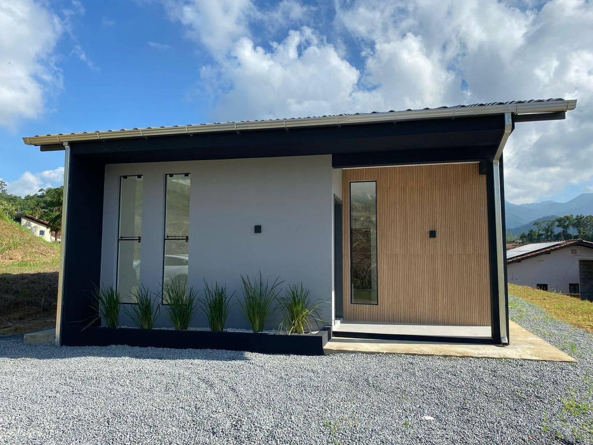Casa Nova com Amplo Terreno e Acabamento de Alto Padrão em Corupá/SC - Casa em Bomplandt, Corupá - à venda - CONSTRUTORA O.R. LTDA