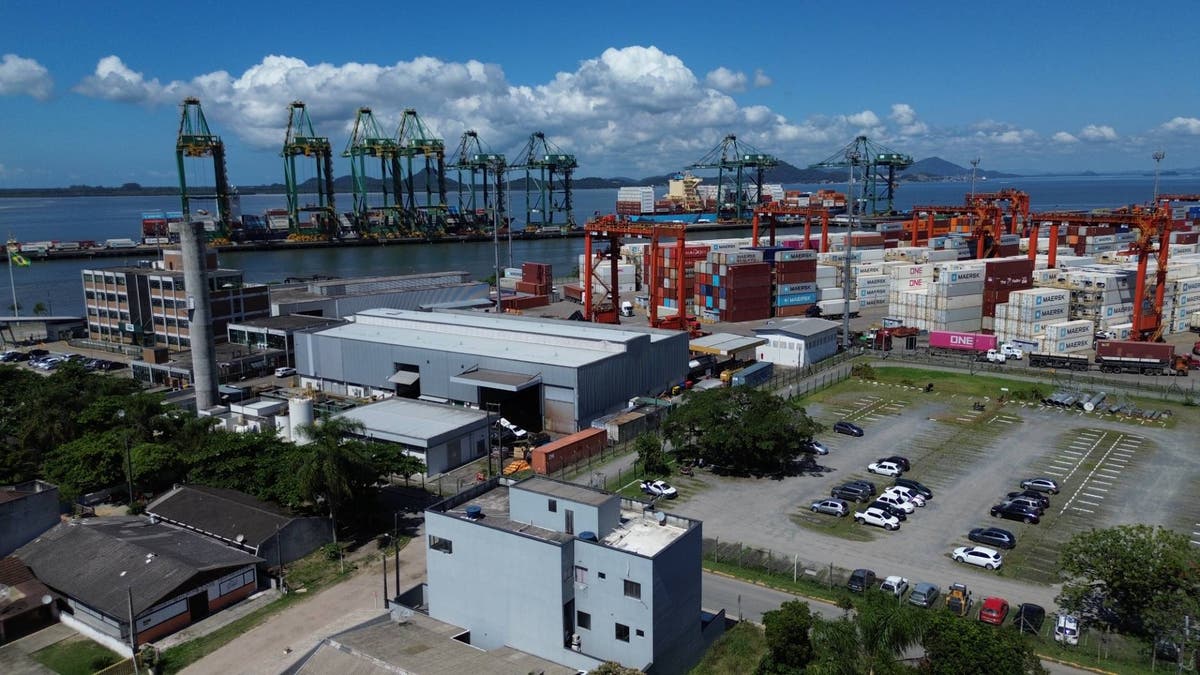 Prédio Comercial/Residencial com Alta Rentabilidade Próximo ao Porto de Itapoá - Comercial em Figueira do Pontal, Itapoá - à venda - Imobiliaria Patricia Claudino