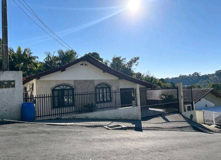 CASA DE ALVENARIA COM 3 QUITINETE - Casa em Taboão, Rio do Sul - à venda - ARPIA Imobiliária